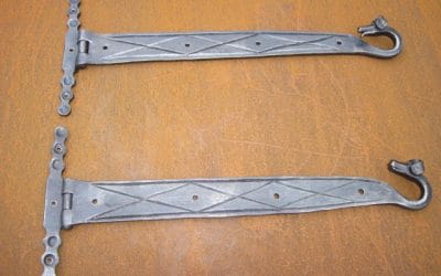 T, Hinges